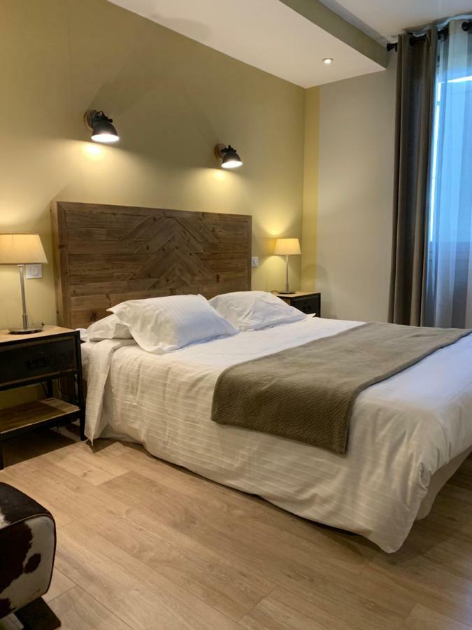 Hotel Berneron Vallon-Pont-dʼArc Zewnętrze zdjęcie