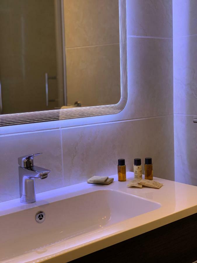 Hotel Berneron Vallon-Pont-dʼArc Zewnętrze zdjęcie