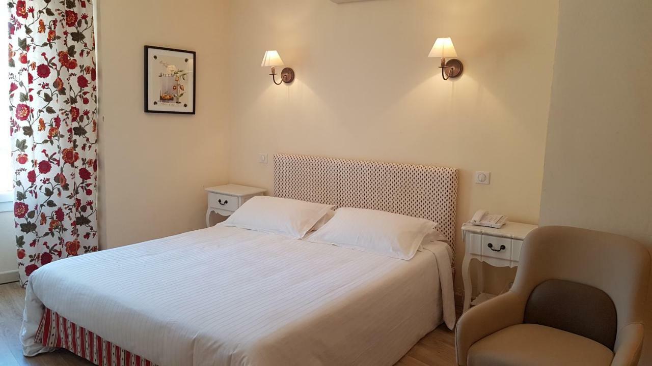 Hotel Berneron Vallon-Pont-dʼArc Zewnętrze zdjęcie